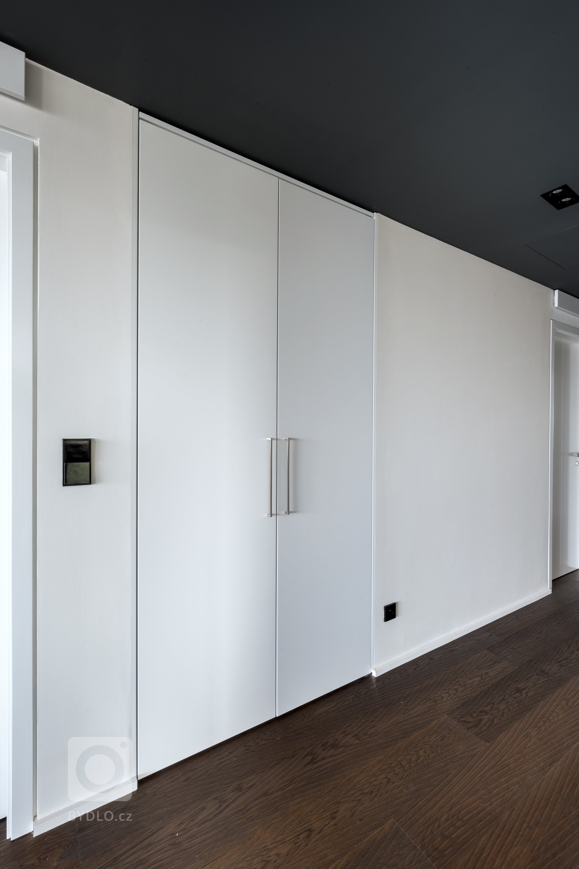 VÝHLED NA DOKONALOST

Rezidenční byt v Praze na Vinohradech je majitelův splněný sen. Velká okna po celém prostoru nabízejí nejen nádherný výhled na celou…