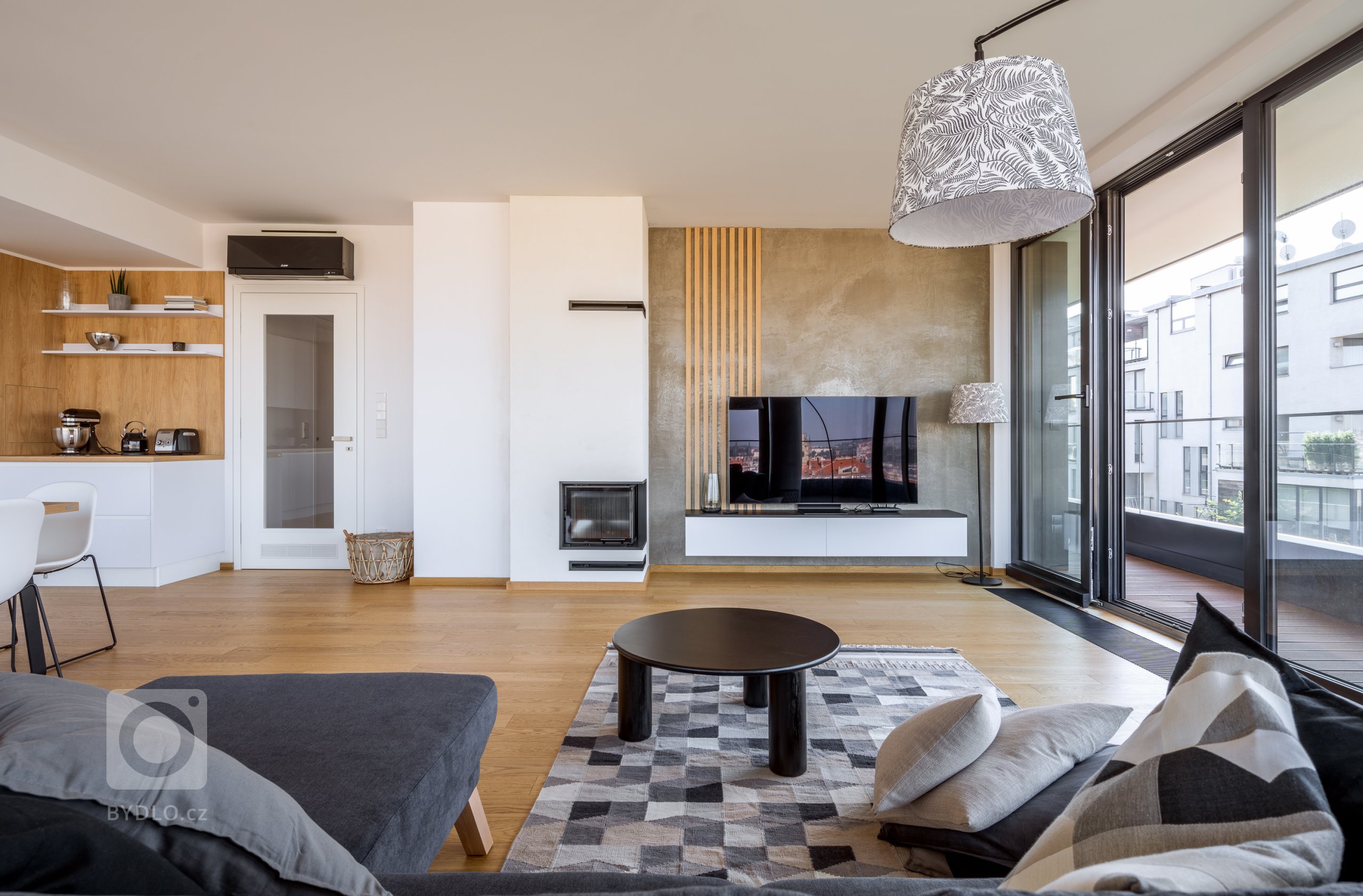 STEJNÝ PŘÍBĚH. NOVÁ RADOST.
Majitelé této realizace viděli u přátel jejich kuchyni Sykora. A dál už to znáte. Inspirovalo je to k návštěvě našeho showroomu,…