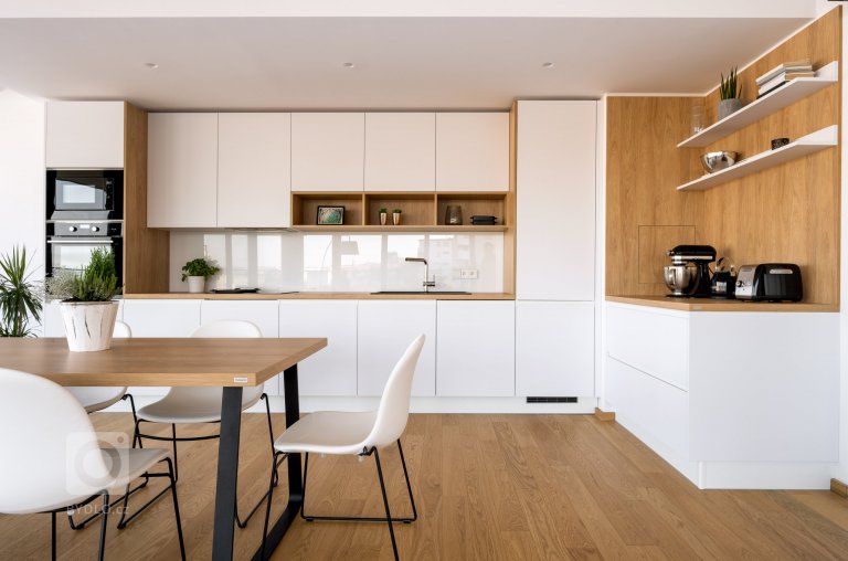 add picture to album