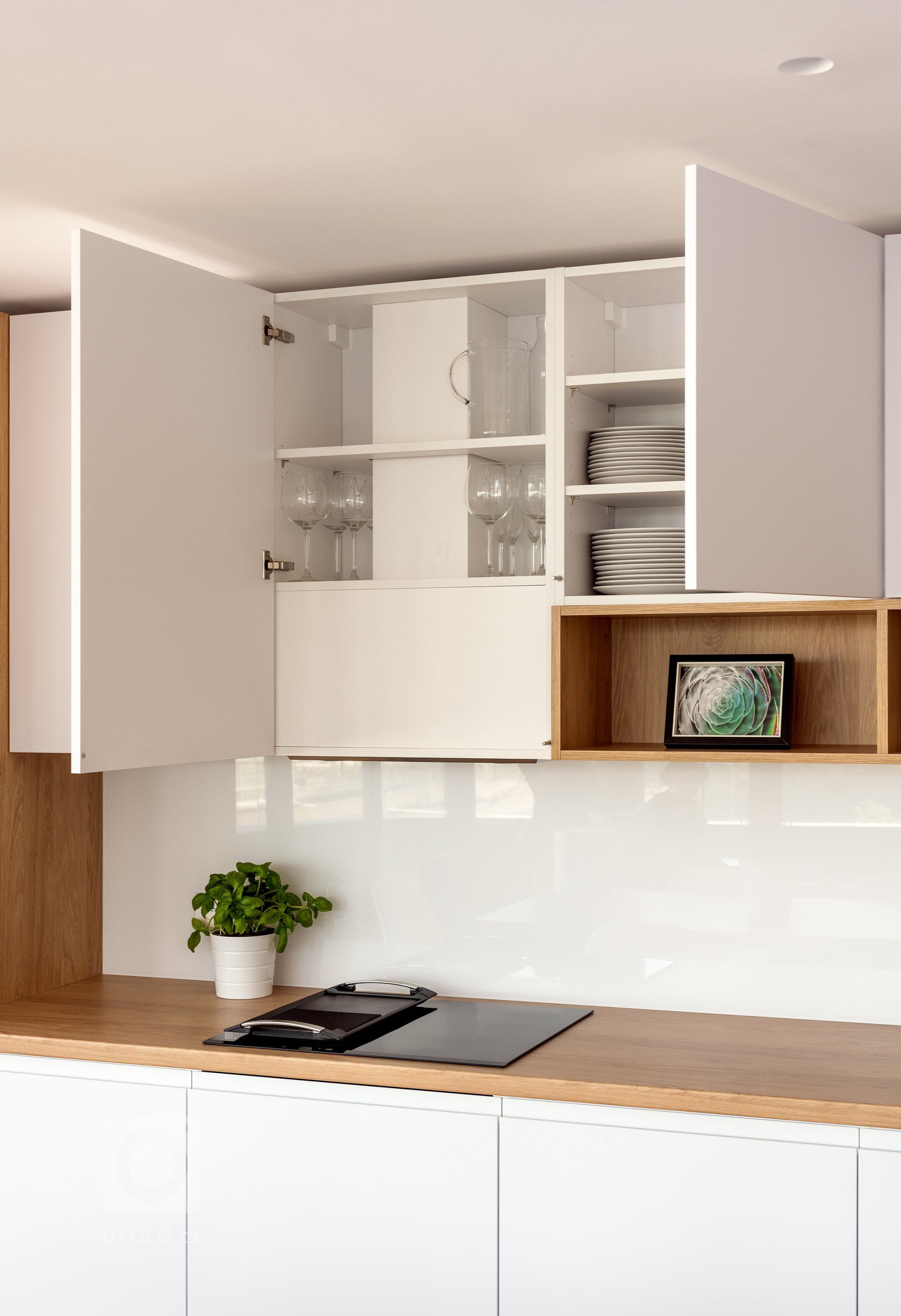 STEJNÝ PŘÍBĚH. NOVÁ RADOST.
Majitelé této realizace viděli u přátel jejich kuchyni Sykora. A dál už to znáte. Inspirovalo je to k návštěvě našeho showroomu,…