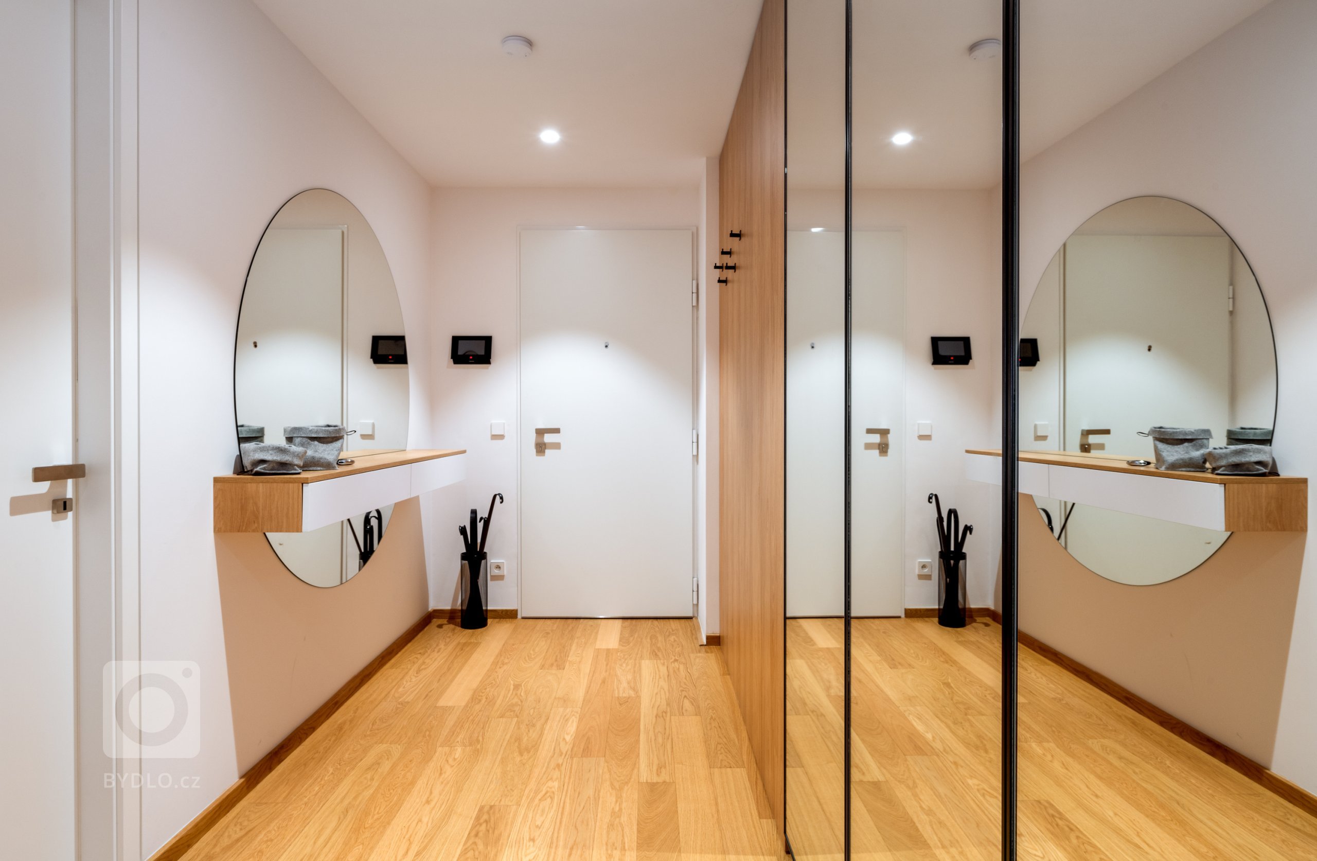 STEJNÝ PŘÍBĚH. NOVÁ RADOST.
Majitelé této realizace viděli u přátel jejich kuchyni Sykora. A dál už to znáte. Inspirovalo je to k návštěvě našeho showroomu,…