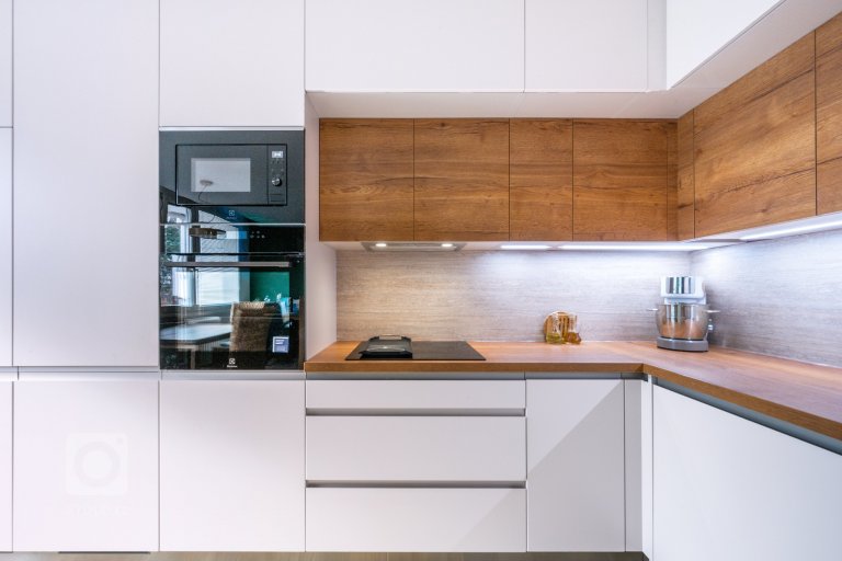 add picture to album