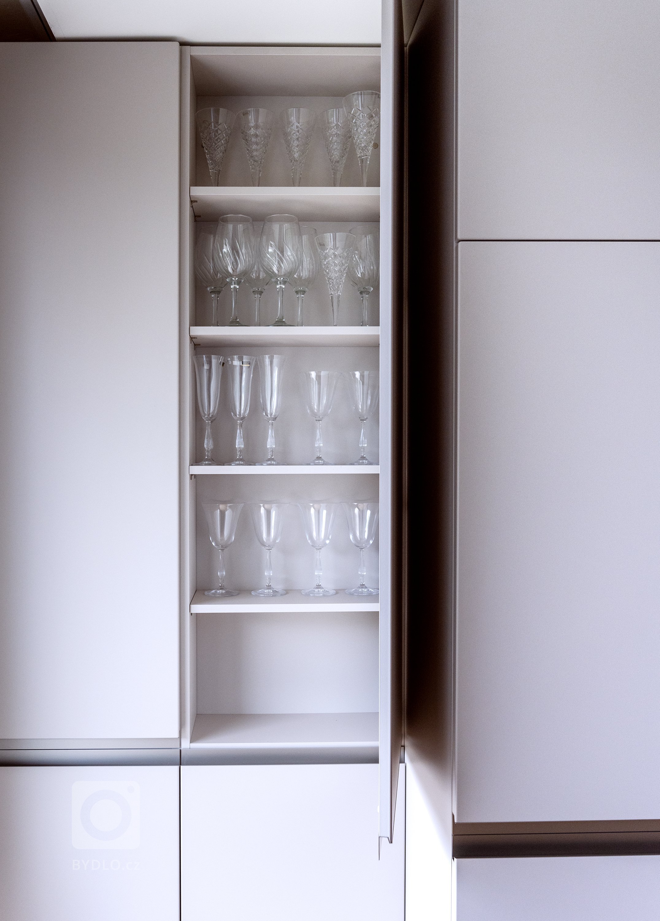 Malé velké potěšení

Ne každému život nadělí stejně, a tam, kde má někdo k dispozici dostatek prostoru, musí jiný promýšlet každý centimetr. Ve výsledku jde…