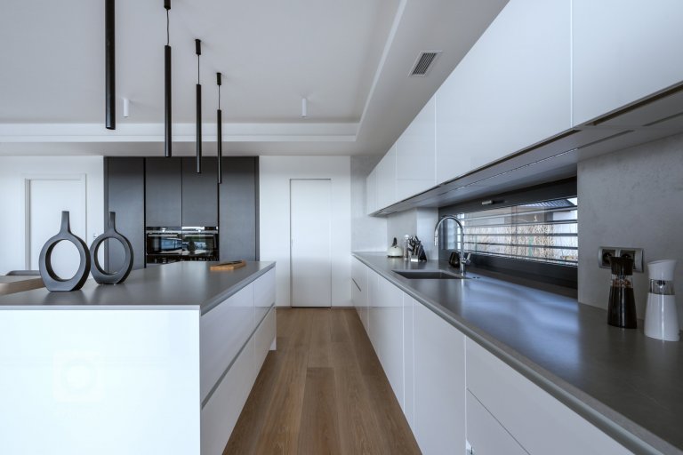 add picture to album