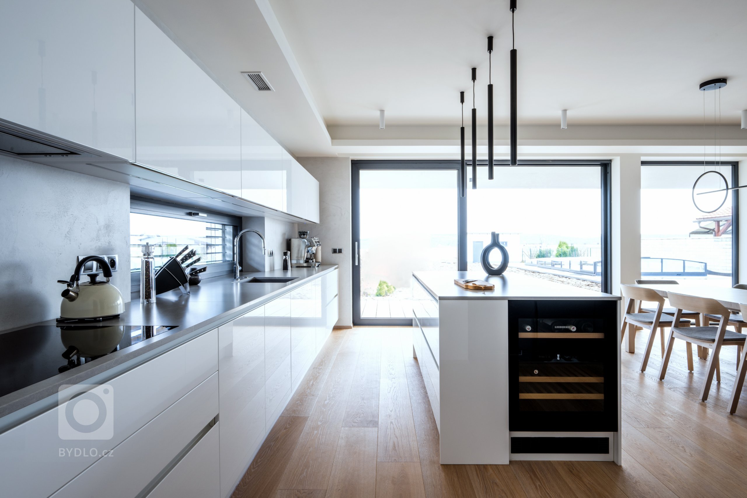 Kuchyně Sykora - promyšlená tak, abyste vy na nic myslet nemuseli 

Když přemýšlíte o nové kuchyni, co se vám honí hlavou nejvíc? Jaký bude mít tvar, barvu,…