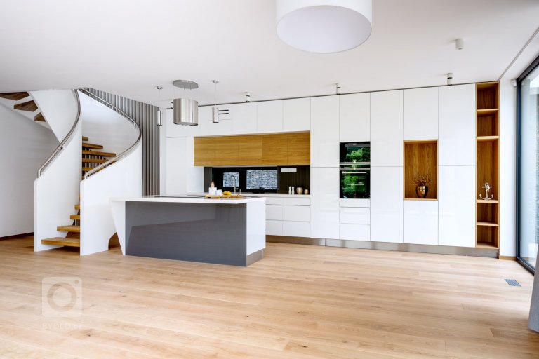 add picture to album