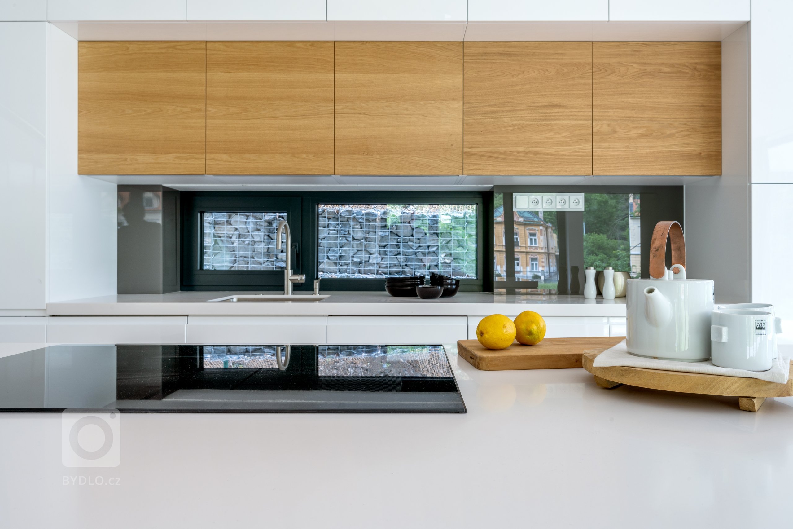 KUCHYNĚ SYKORA - NA VLNÁCH SPLNĚNÝCH PŘEDSTAV.

Být v životě u kormidla znamená nedělat kompromisy a neuznávat ústupky. V bezbřehém světě možností zvolit…