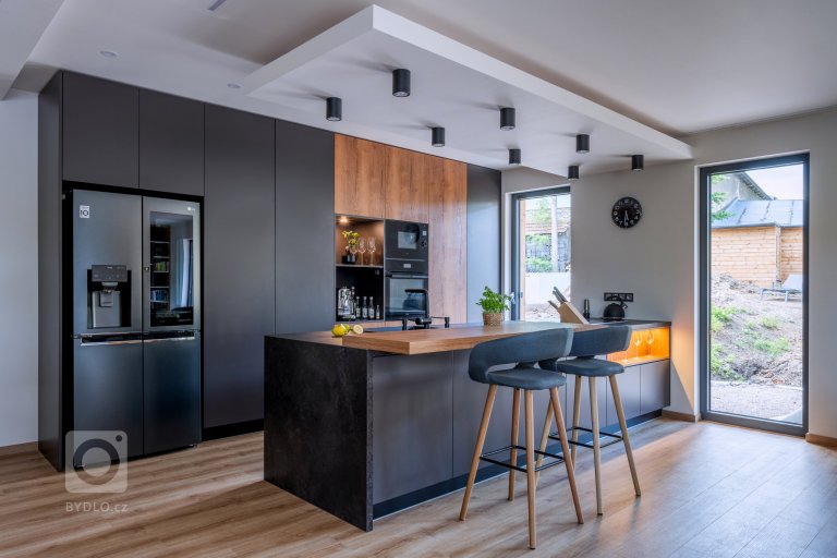 add picture to album