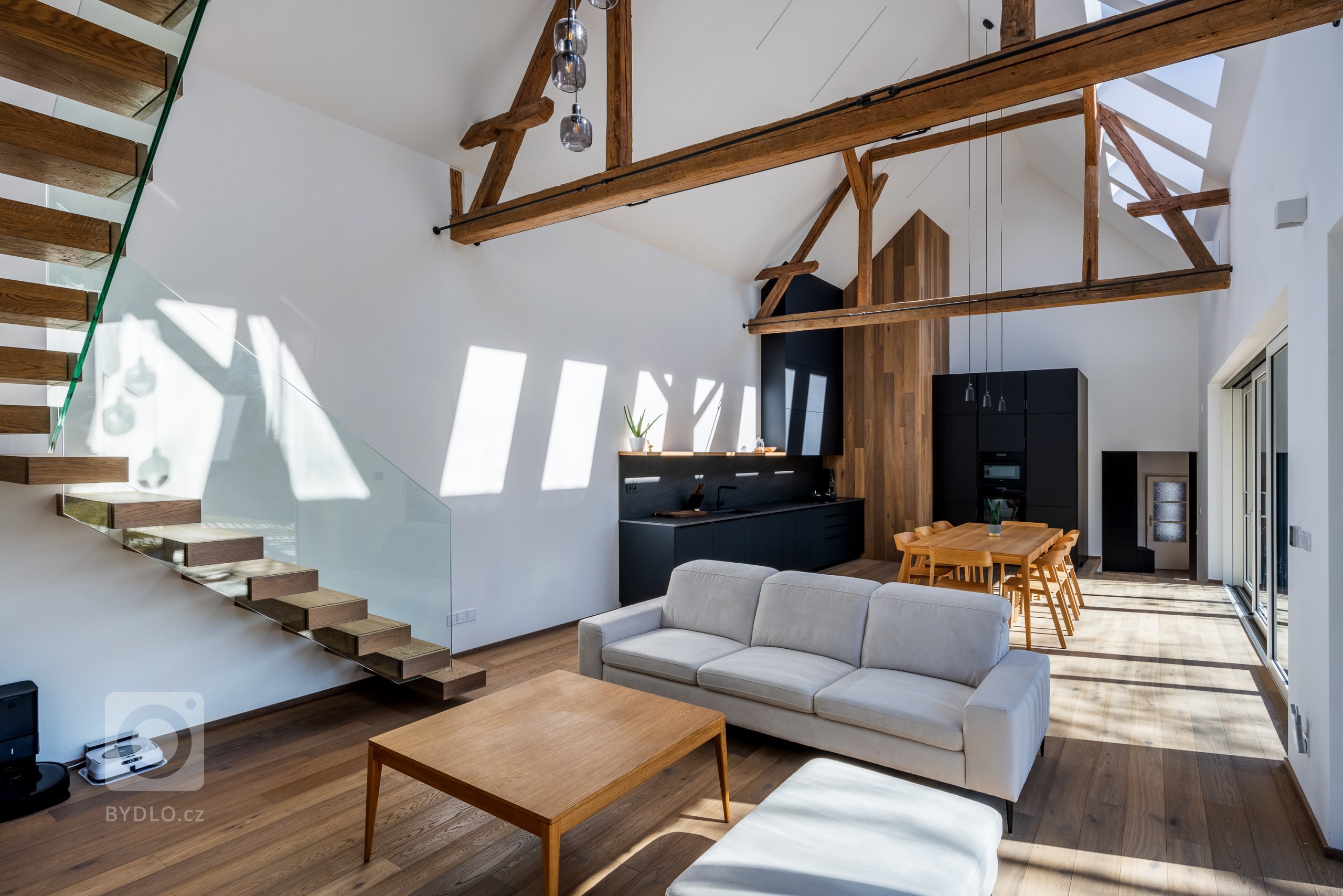 KDYŽ SI CHCETE UŽÍT KRÁSNÝ VÝCHOD&hellip; I ZÁPAD.

Celý svět na jednom místě. Někdy se podaří mít pod jednou střechou všechny odstíny i emoce a umně je…