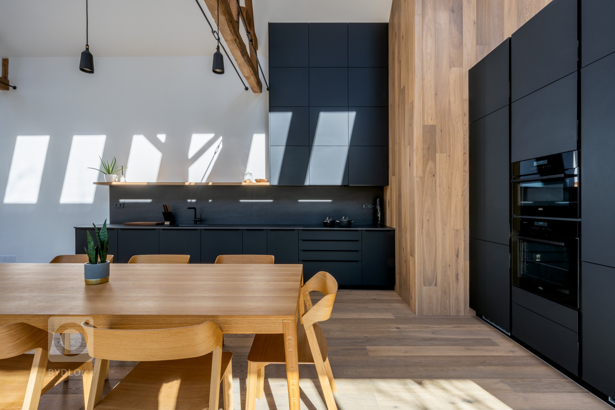 KDYŽ SI CHCETE UŽÍT KRÁSNÝ VÝCHOD&hellip; I ZÁPAD.

Celý svět na jednom místě. Někdy se podaří mít pod jednou střechou všechny odstíny i emoce a umně je…