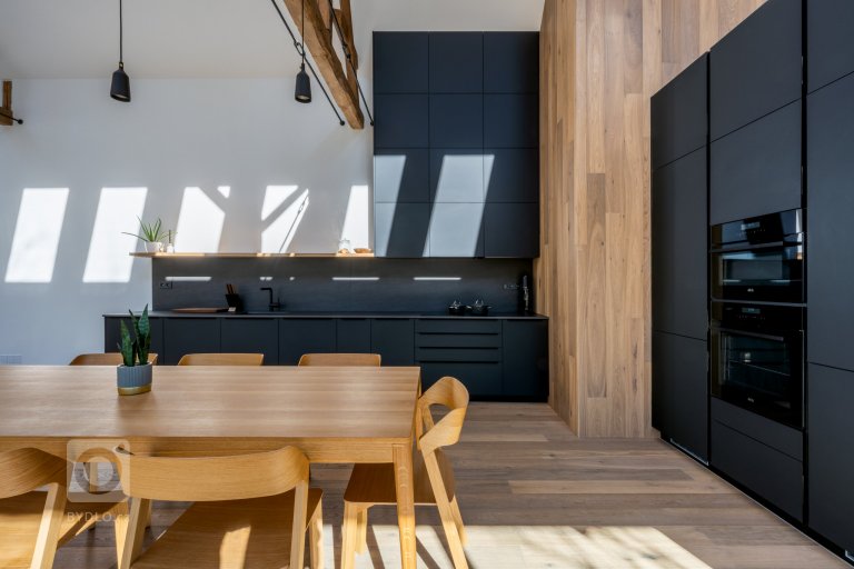 add picture to album