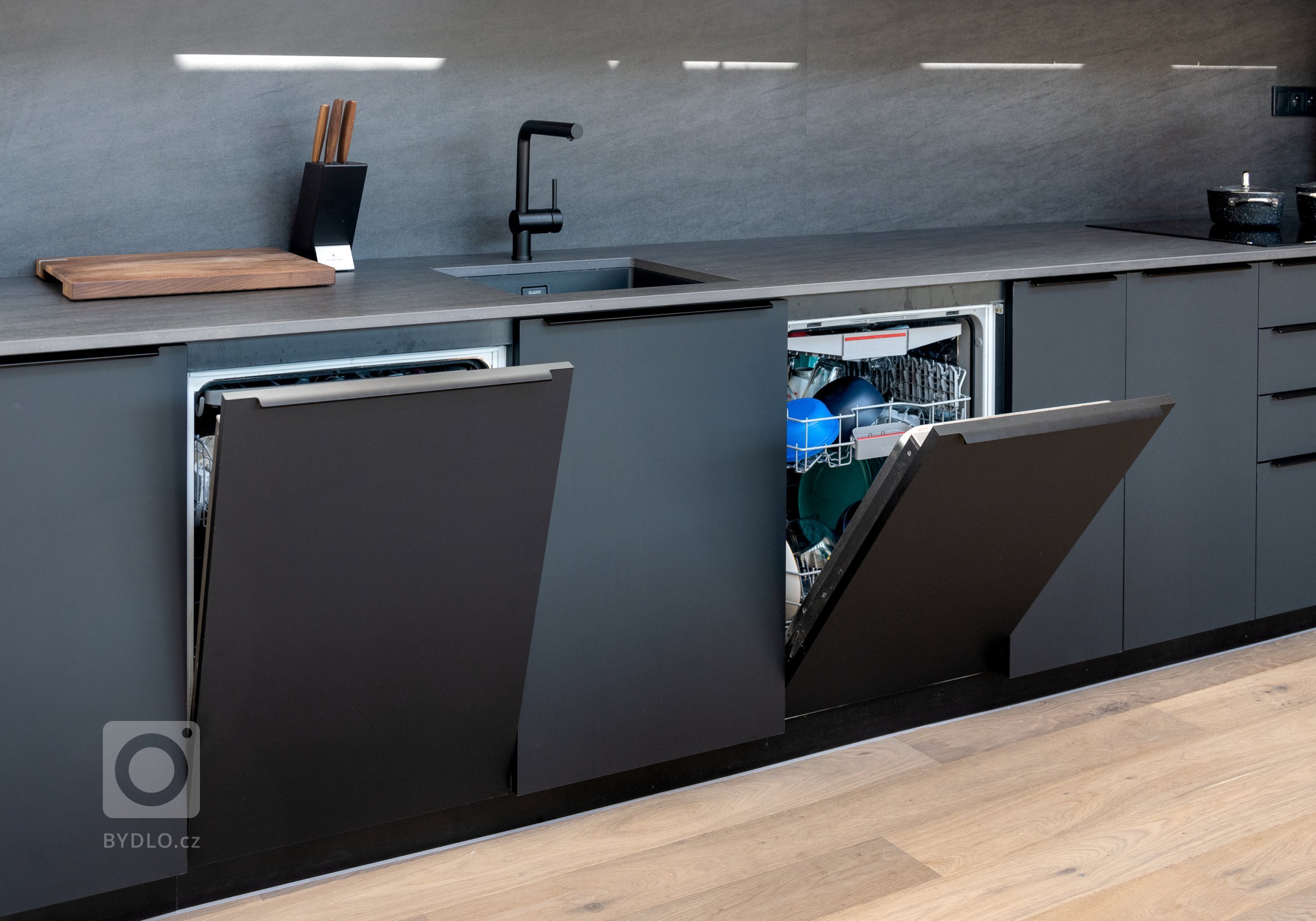 KDYŽ SI CHCETE UŽÍT KRÁSNÝ VÝCHOD&hellip; I ZÁPAD.

Celý svět na jednom místě. Někdy se podaří mít pod jednou střechou všechny odstíny i emoce a umně je…