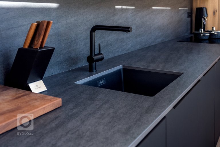 add picture to album