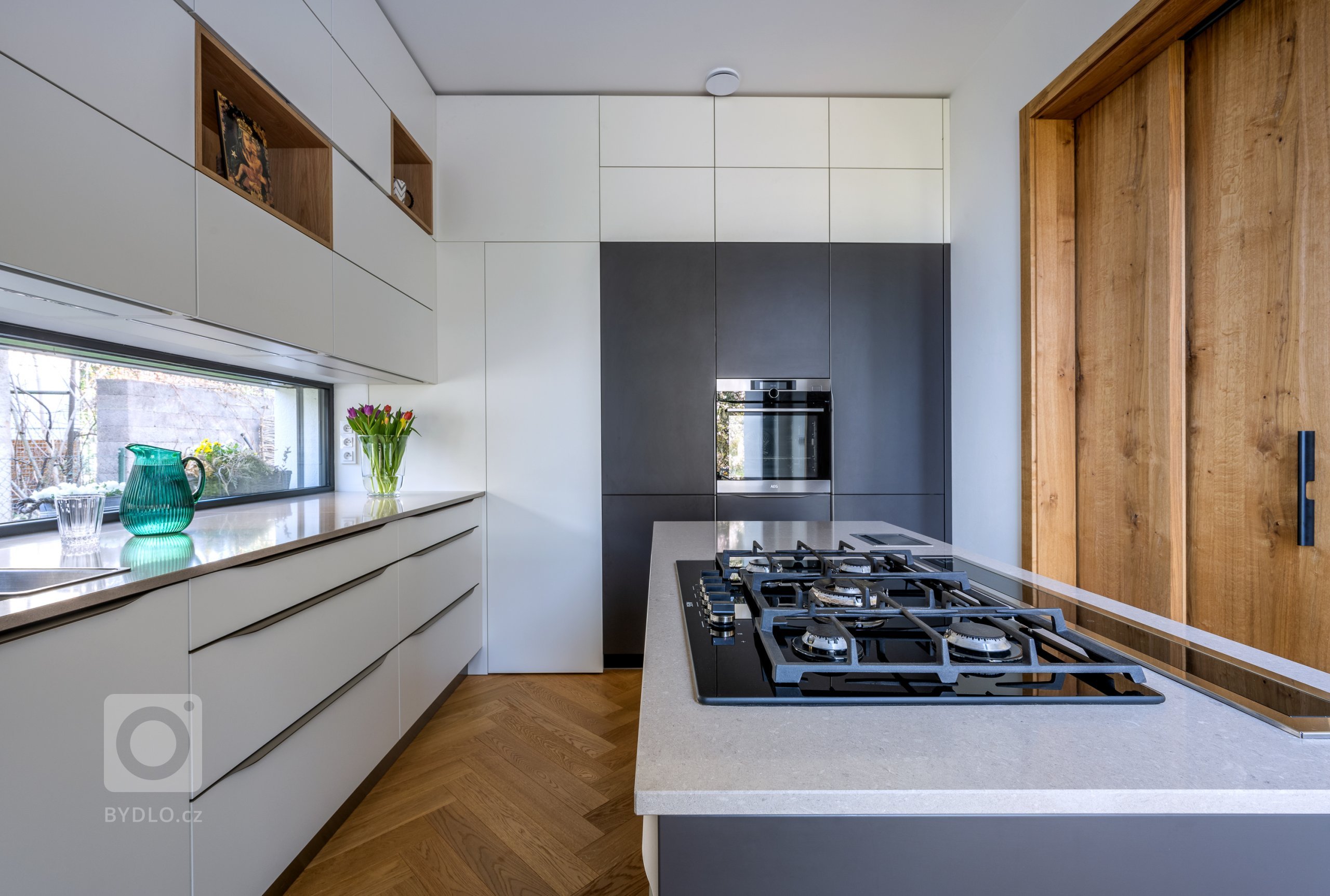 PROČ SYKORA? PROTOŽE KUCHYNĚ JE CELÝ ŽIVOT.&nbsp;

Pokud platí, že váš dům je váš hrad, pak vaše kuchyně je vaše korunovační místnost. Proto je důležité…