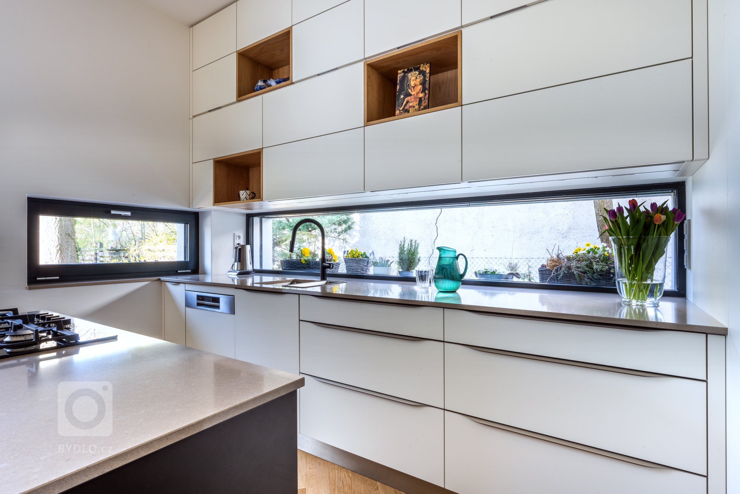 PROČ SYKORA? PROTOŽE KUCHYNĚ JE CELÝ ŽIVOT.&nbsp;

Pokud platí, že váš dům je váš hrad, pak vaše kuchyně je vaše korunovační místnost. Proto je důležité…