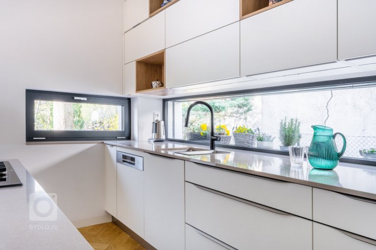 add picture to album