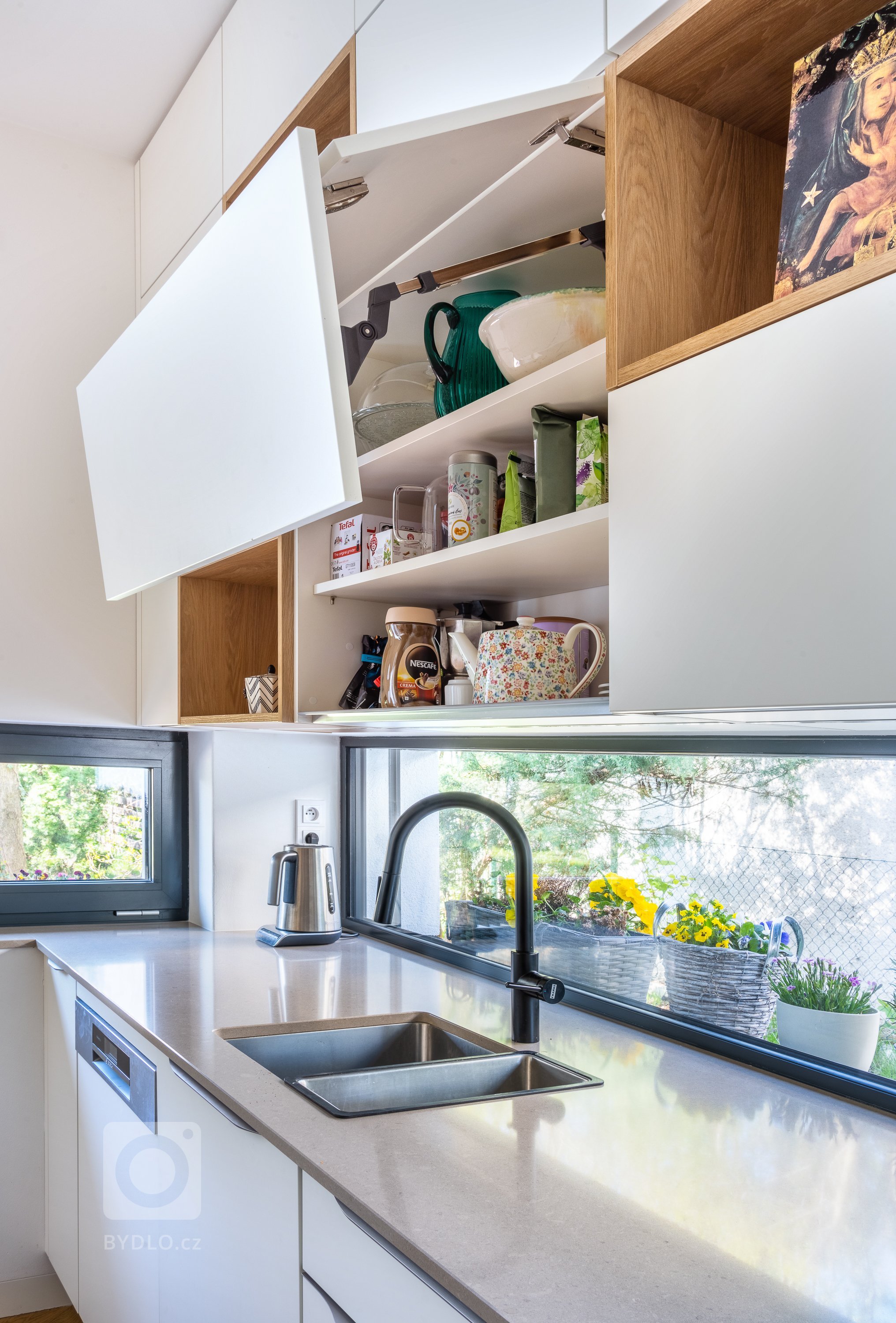 PROČ SYKORA? PROTOŽE KUCHYNĚ JE CELÝ ŽIVOT.&nbsp;

Pokud platí, že váš dům je váš hrad, pak vaše kuchyně je vaše korunovační místnost. Proto je důležité…