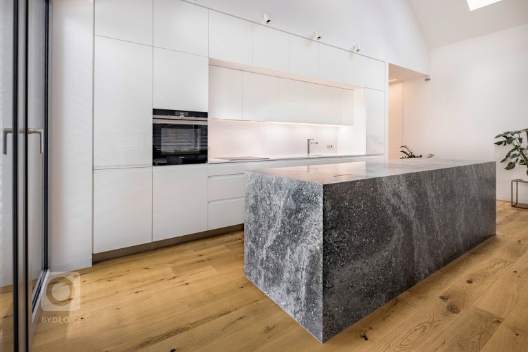 add picture to album