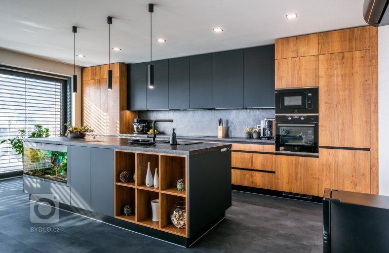 add picture to album