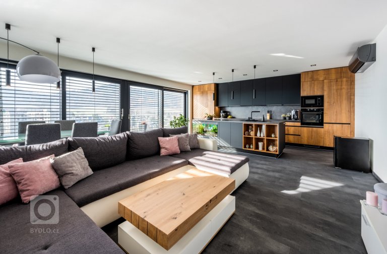 add picture to album