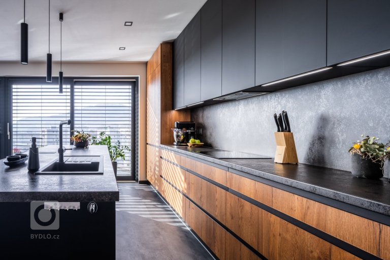 add picture to album