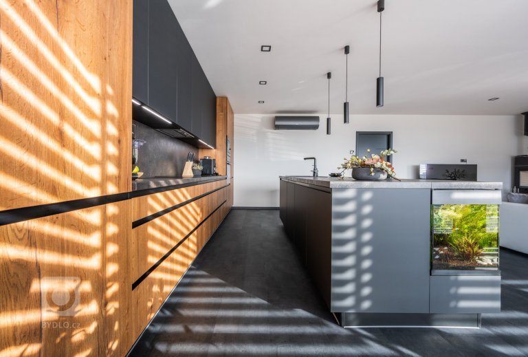 add picture to album