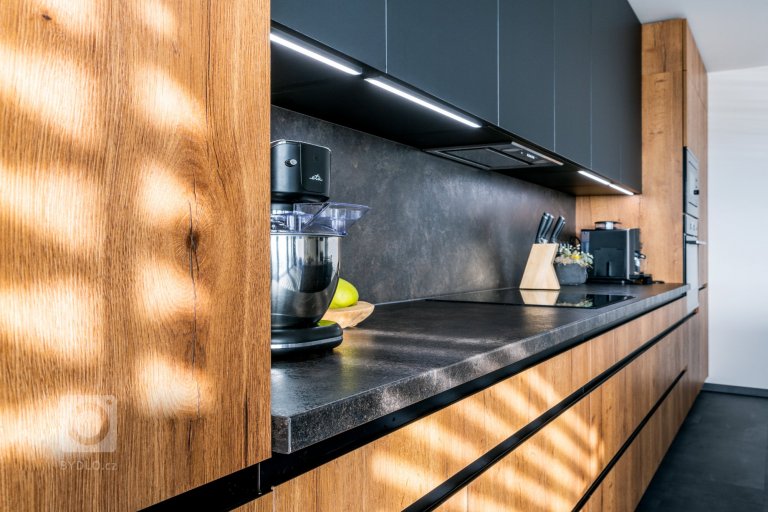 add picture to album