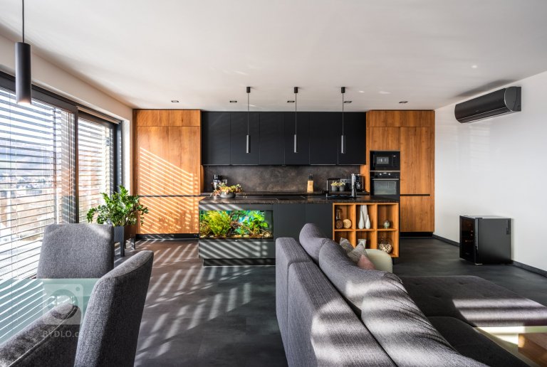 add picture to album