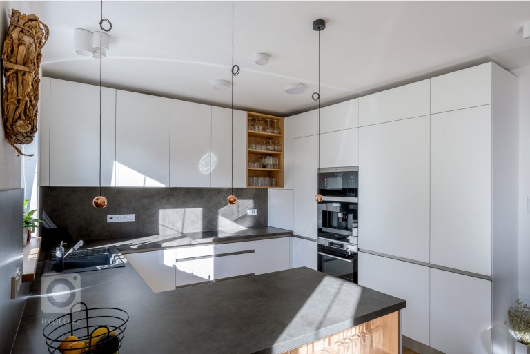 add picture to album