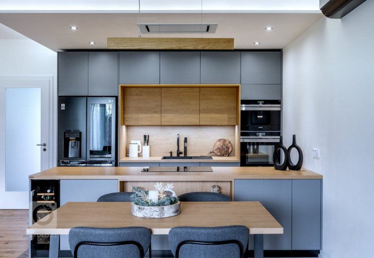 add picture to album