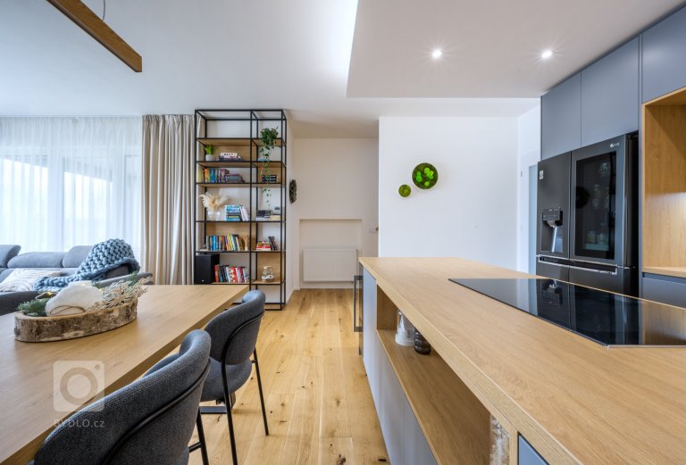 add picture to album