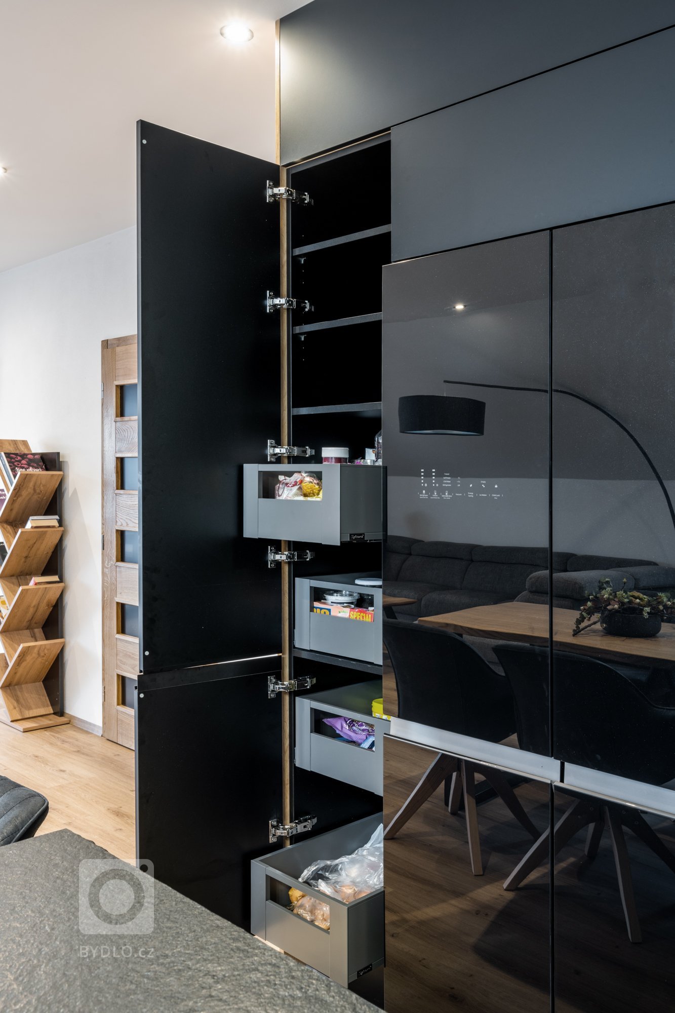 Nejlepší design má vždy pevné základy&nbsp;

Žula. Pevná, krásná, trvalá. Málokterý materiál v sobě tak výrazně a zároveň přirozeně spojuje kouzlo podmanivého…