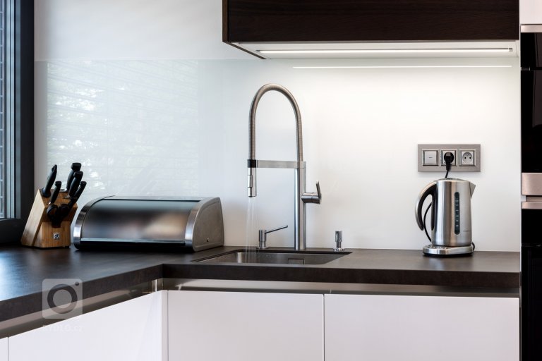 add picture to album