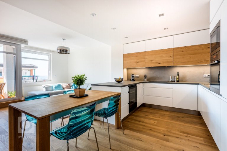 add picture to album