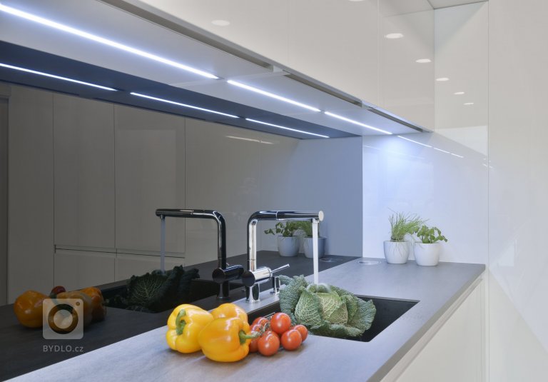 add picture to album