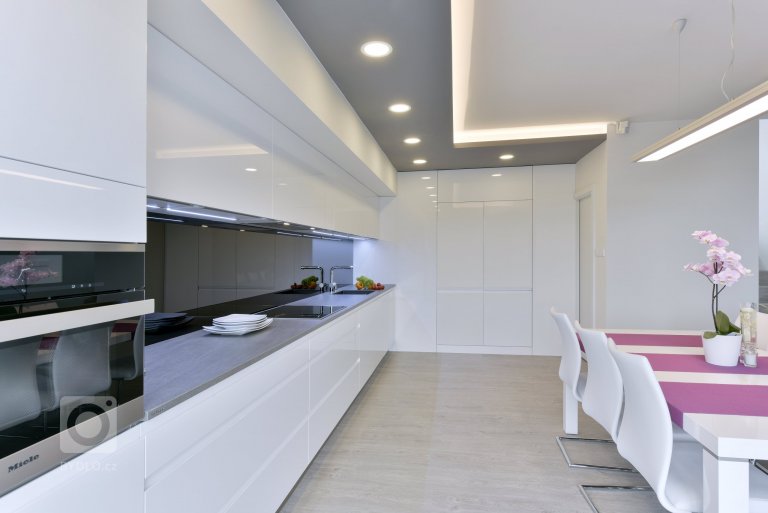 add picture to album