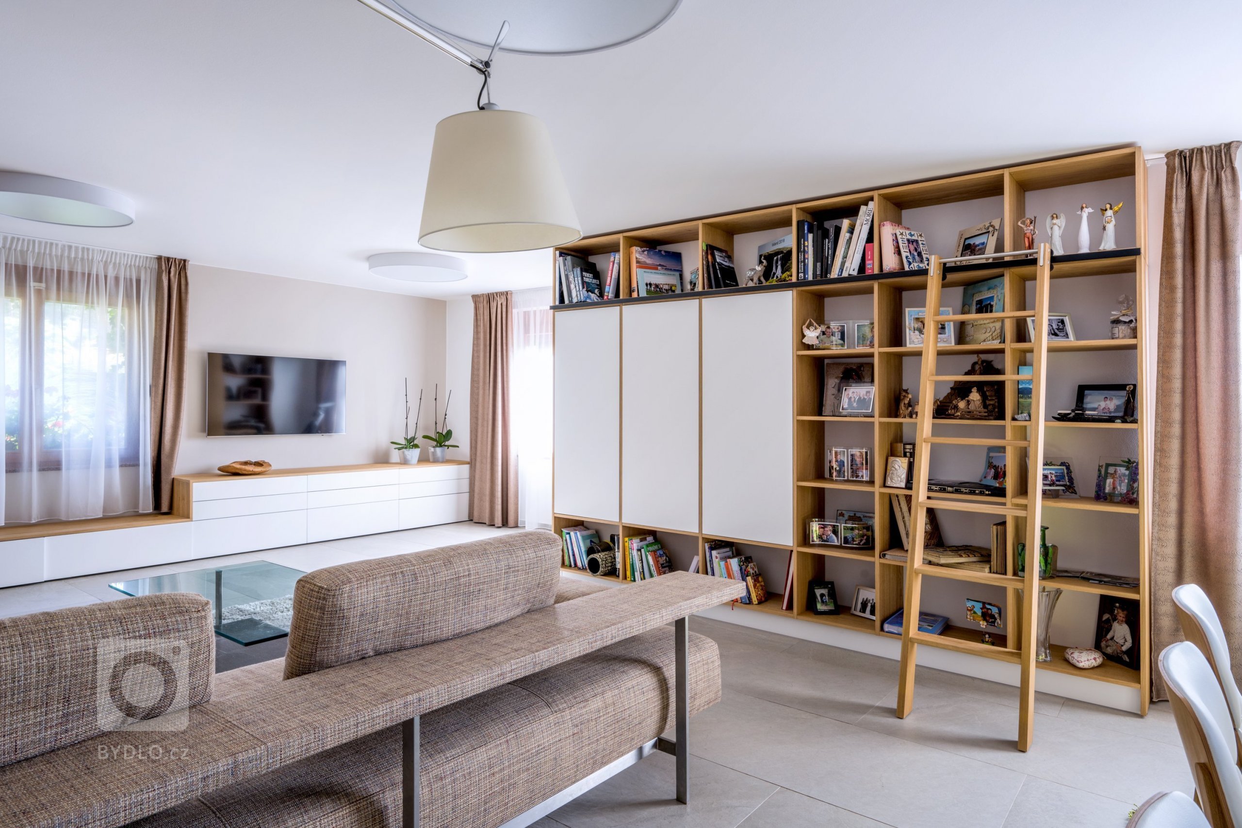 Útulná kuchyně pro milovníky jednoduchosti, přírody a tradic s nádechem venkovského stylu založená na nadčasových vzorech a poctivosti používaných materiálů.…