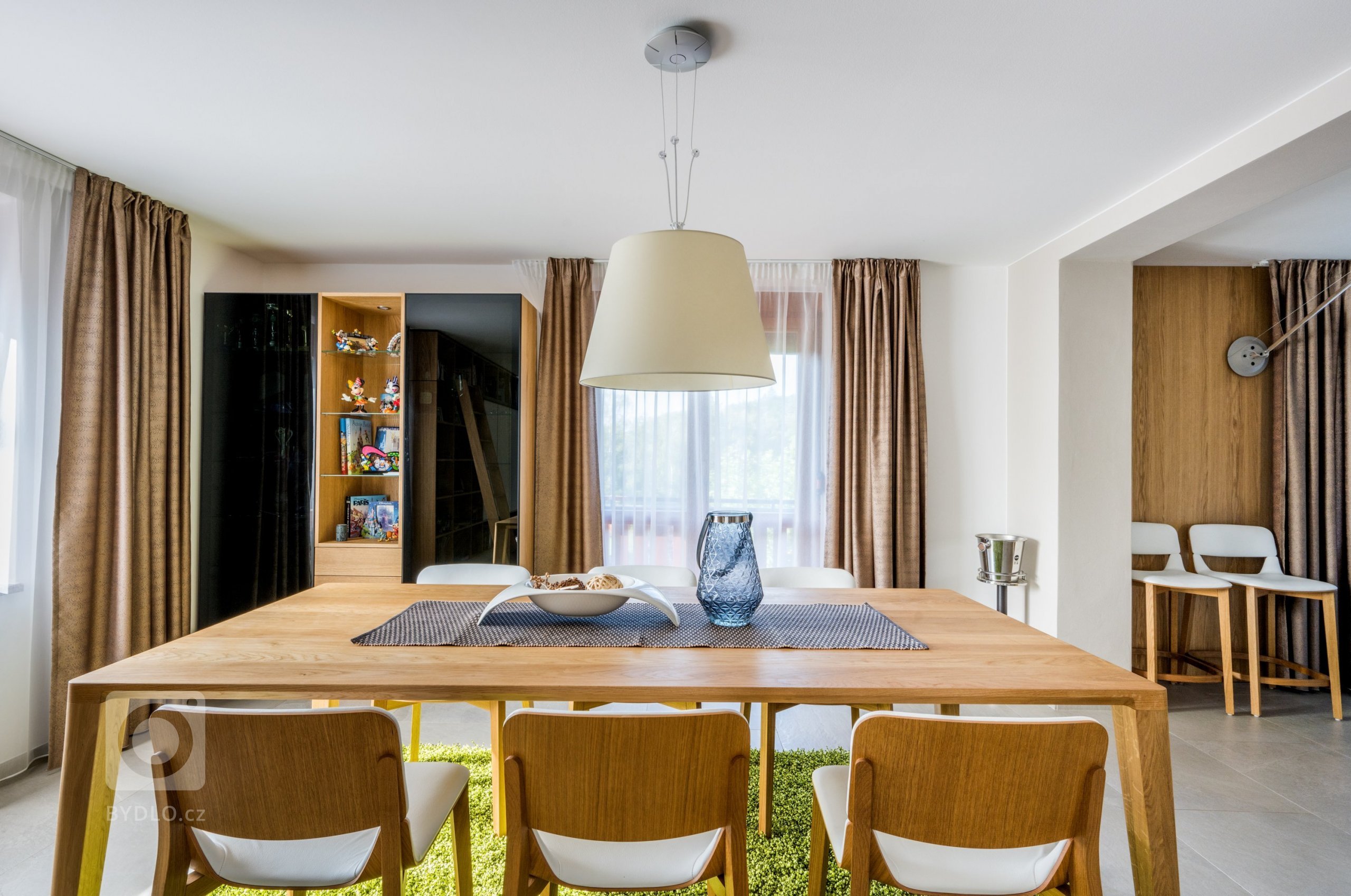 Útulná kuchyně pro milovníky jednoduchosti, přírody a tradic s nádechem venkovského stylu založená na nadčasových vzorech a poctivosti používaných materiálů.…