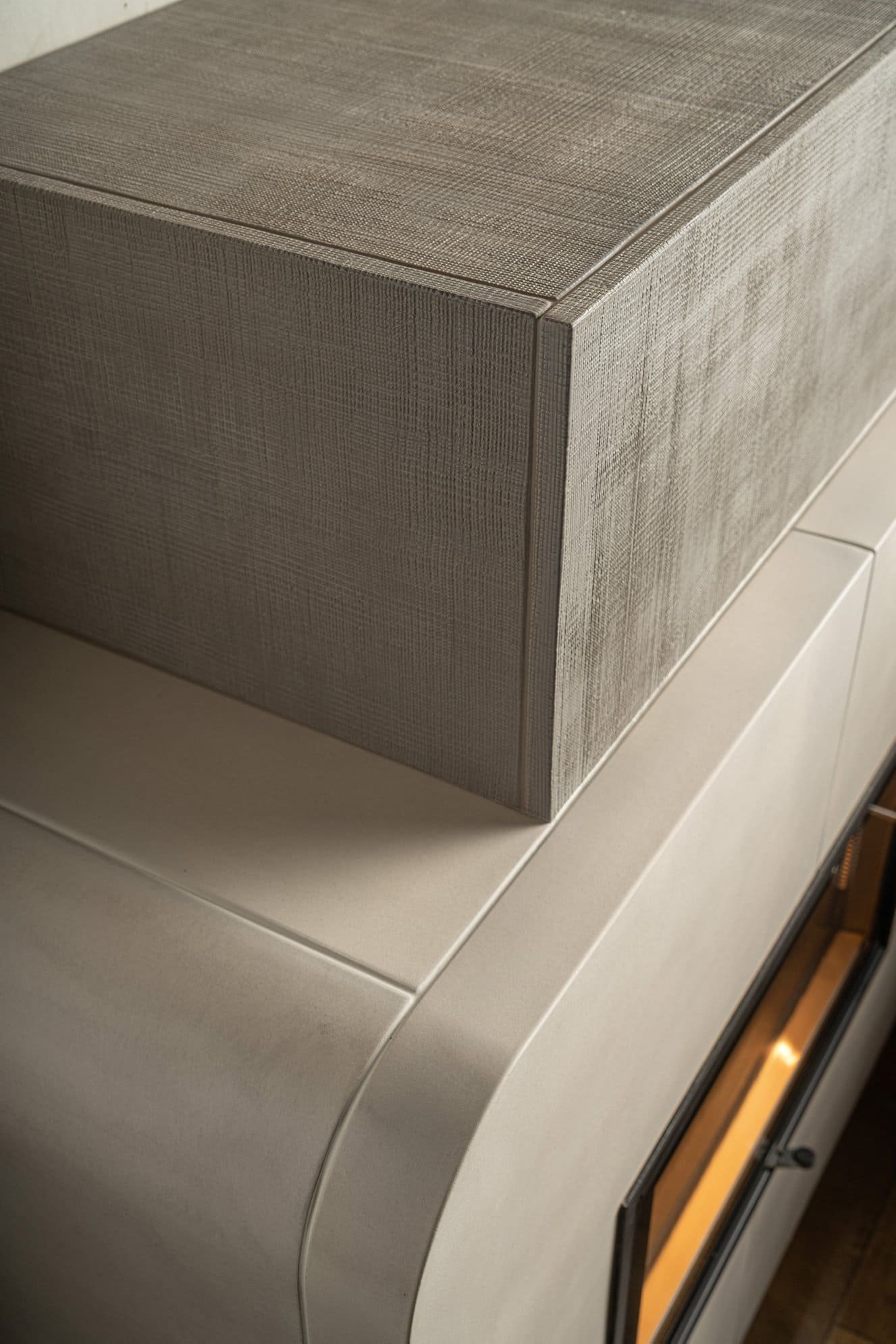 Naším cílem je navrhovat a stavět originální a přitom vysoce funkční kamna, krby, kachlové pece a sporáky ušité na míru všem, kteří touží přivést teplo do…