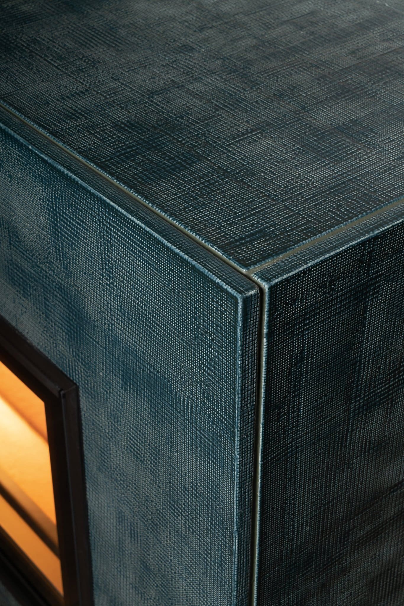 Naším cílem je navrhovat a stavět originální a přitom vysoce funkční kamna, krby, kachlové pece a sporáky ušité na míru všem, kteří touží přivést teplo do…