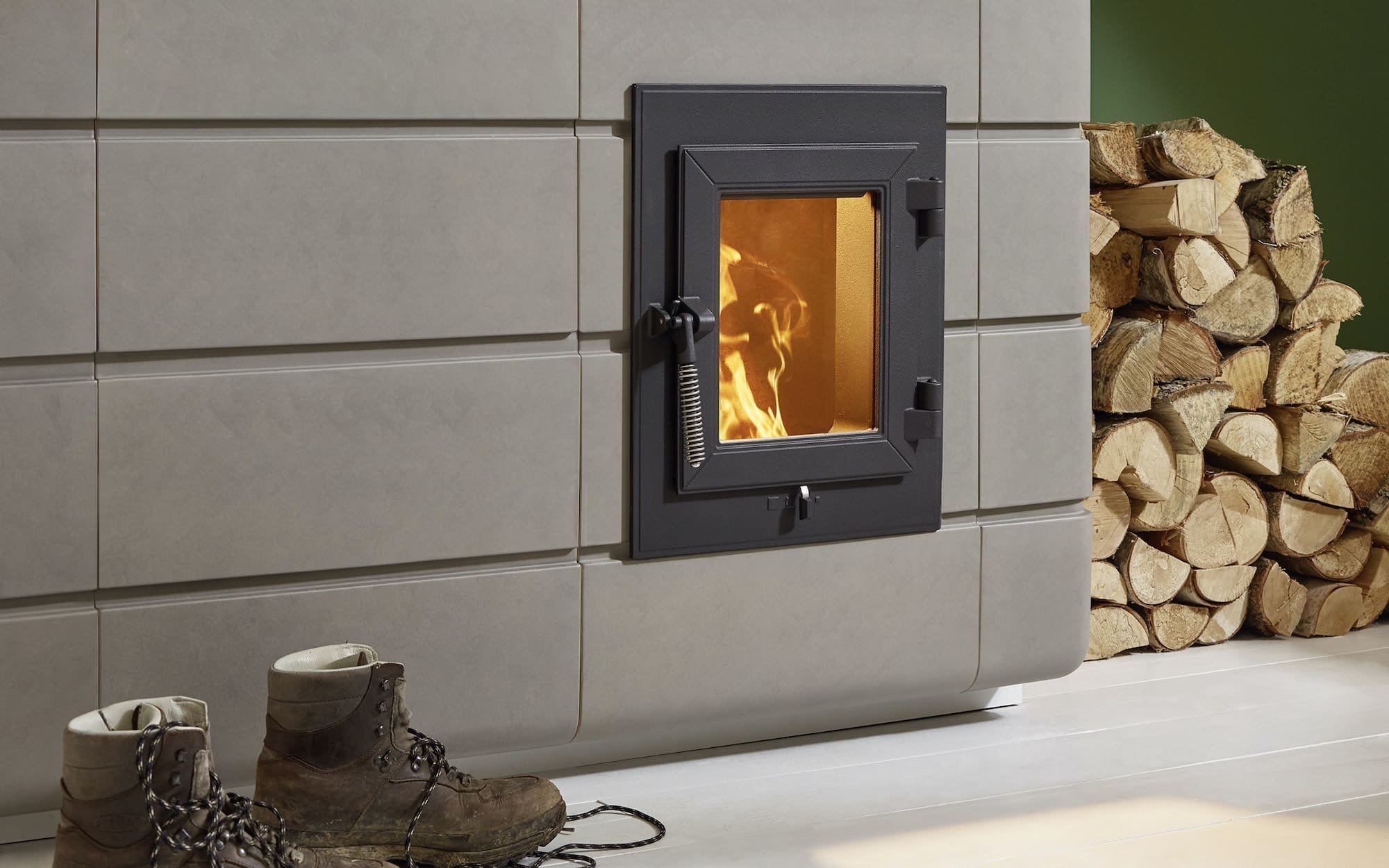 Naším cílem je navrhovat a stavět originální a přitom vysoce funkční kamna, krby, kachlové pece a sporáky ušité na míru všem, kteří touží přivést teplo do…