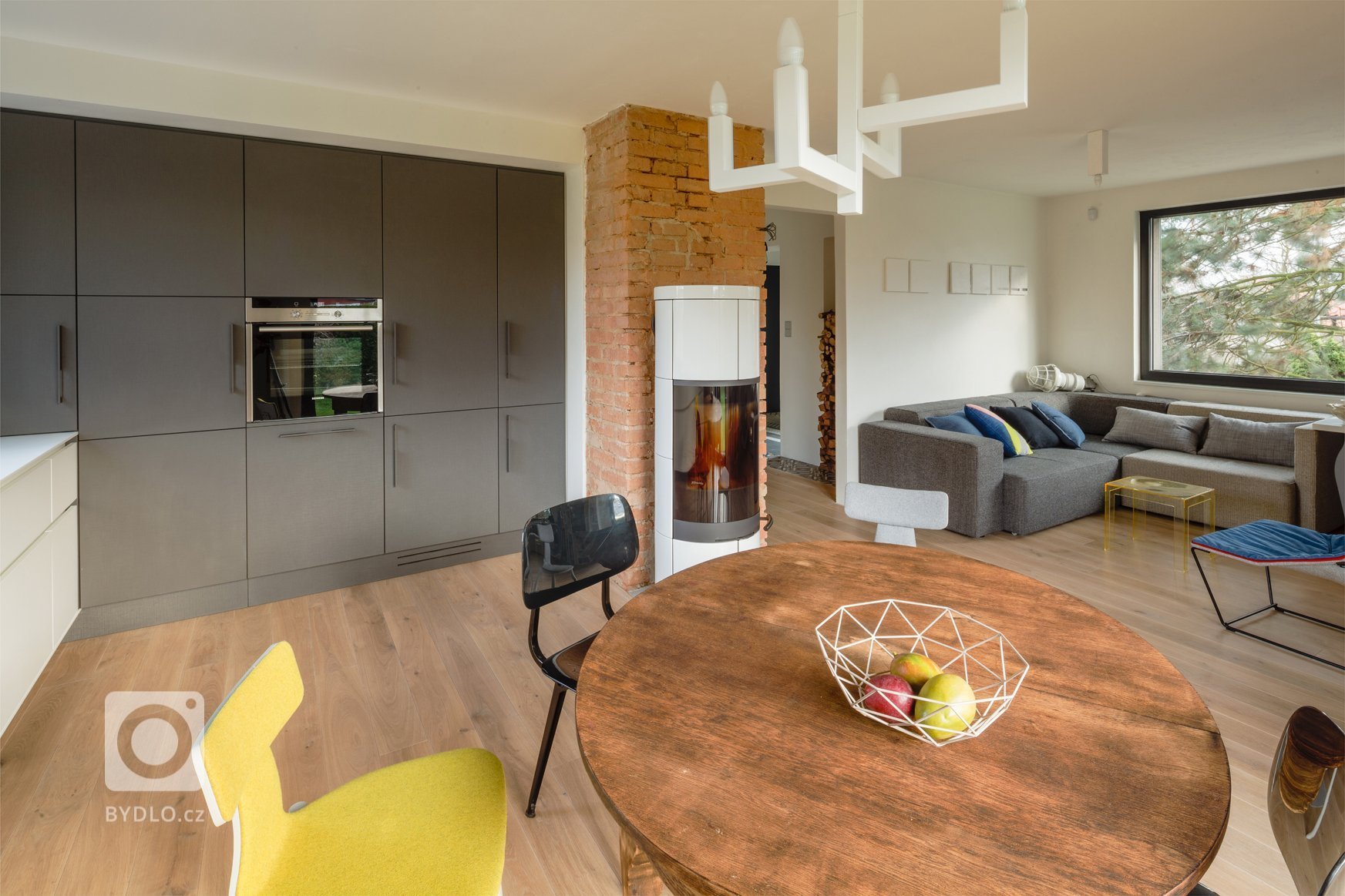 Do původní velmi jednoduché dispozice nebylo třeba zásadně zasahovat, avšak bylo provedeno několik drobných úprav a změn, které vedly k výraznému zkvalitnění…