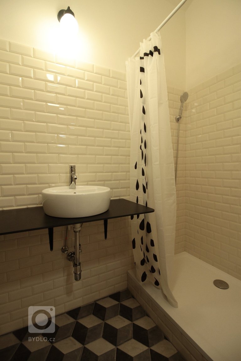 add picture to album