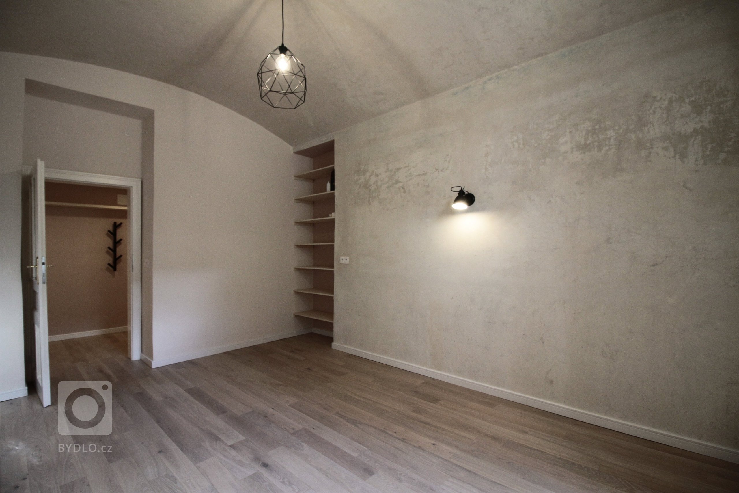 Představuji vám vlastní ateliér, který vznikl kompletní rekonstrukcí velmi neutěšeného prostoru v suterénu činžovního domu z počátku 20.století. Záměrem bylo…