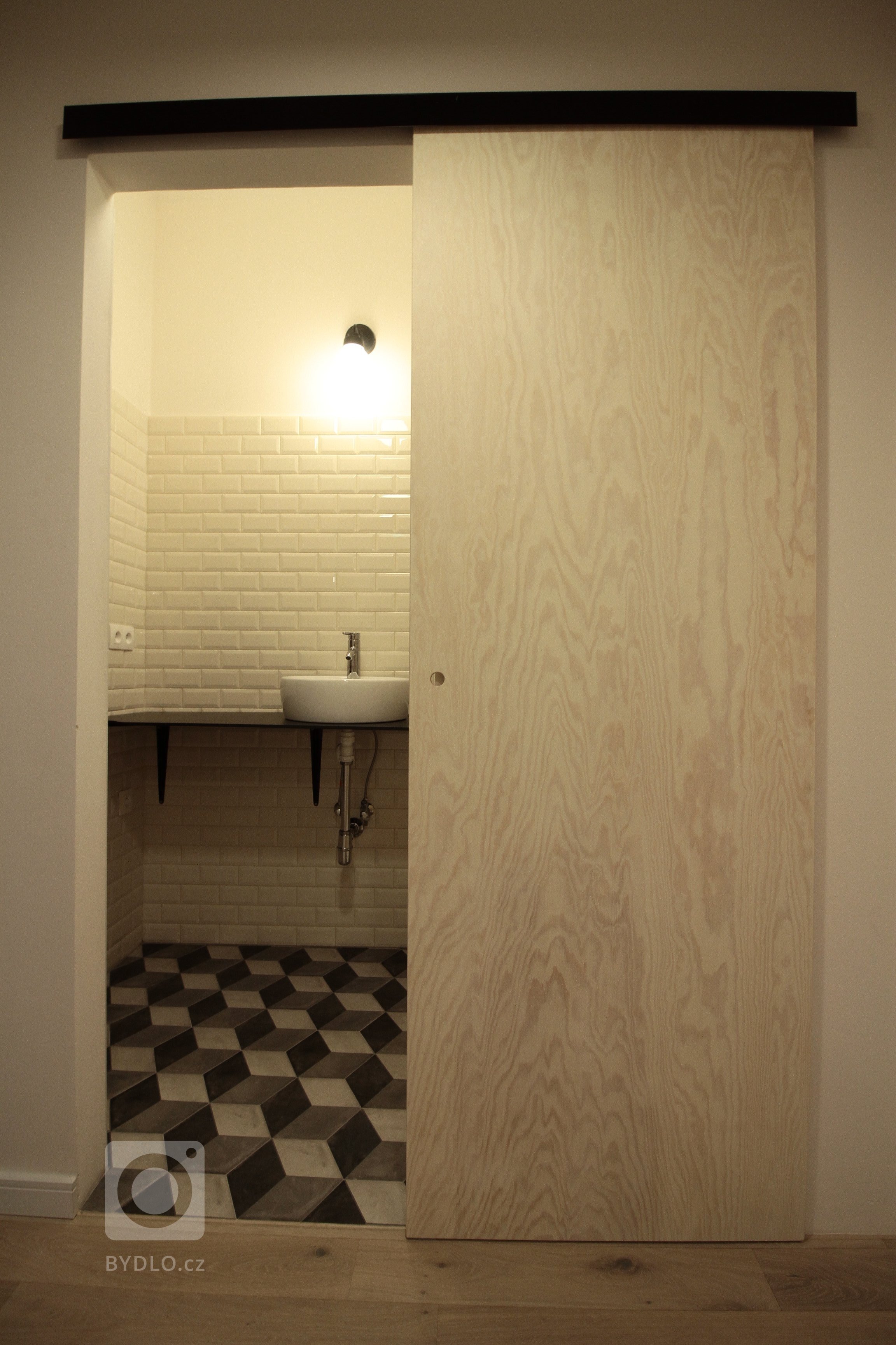 Představuji vám vlastní ateliér, který vznikl kompletní rekonstrukcí velmi neutěšeného prostoru v suterénu činžovního domu z počátku 20.století. Záměrem bylo…