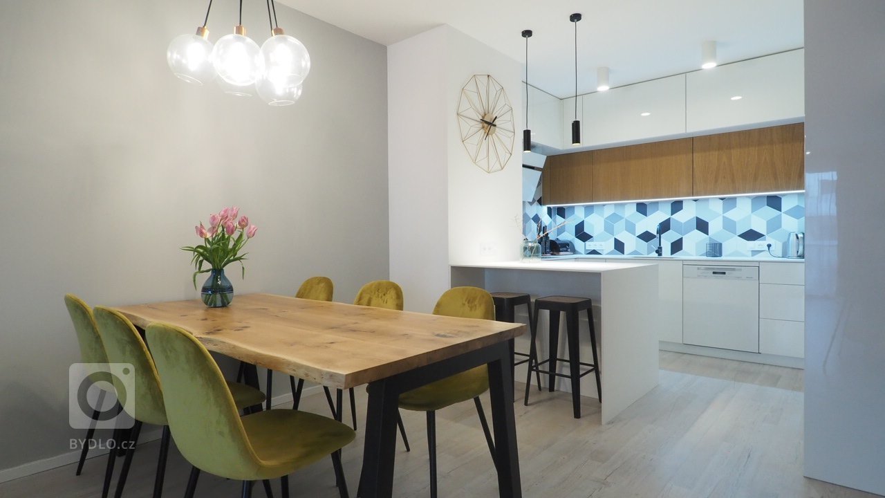 Byt pro manželský pár s&nbsp;malým synkem.

Byla jsem přizvána ke spolupráci v&nbsp;době, kdy zrovna majitelé byt přebírali od developera.&nbsp;

Jádrem mé…