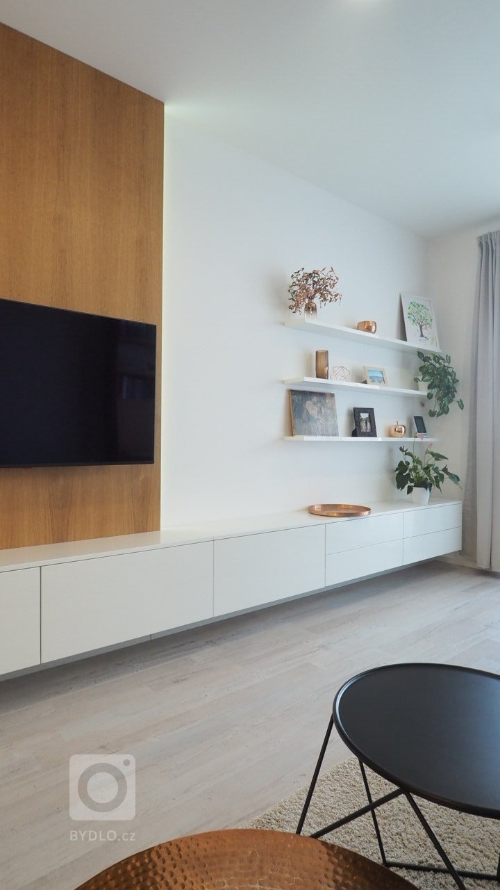 Byt pro manželský pár s&nbsp;malým synkem.

Byla jsem přizvána ke spolupráci v&nbsp;době, kdy zrovna majitelé byt přebírali od developera.&nbsp;

Jádrem mé…