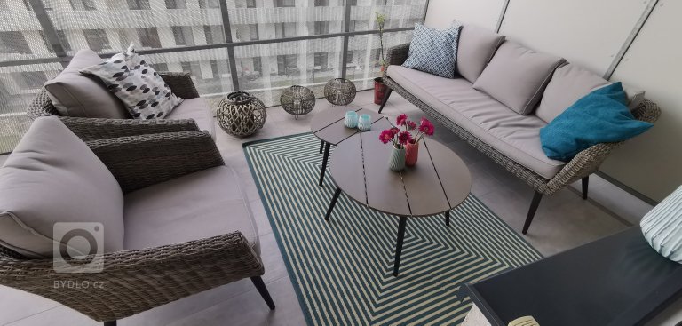 add picture to album