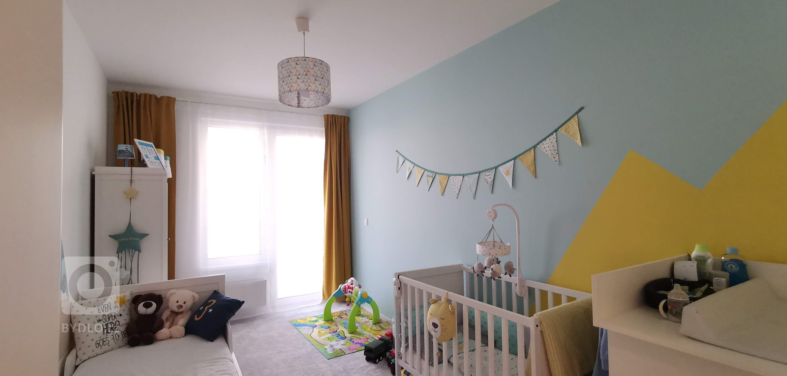 Byt pro manželský pár s&nbsp;malým synkem.

Byla jsem přizvána ke spolupráci v&nbsp;době, kdy zrovna majitelé byt přebírali od developera.&nbsp;

Jádrem mé…