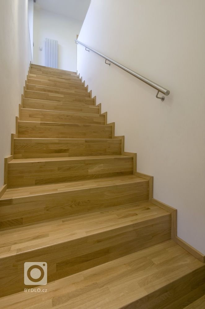 obklad stupňů z dubové spárovky